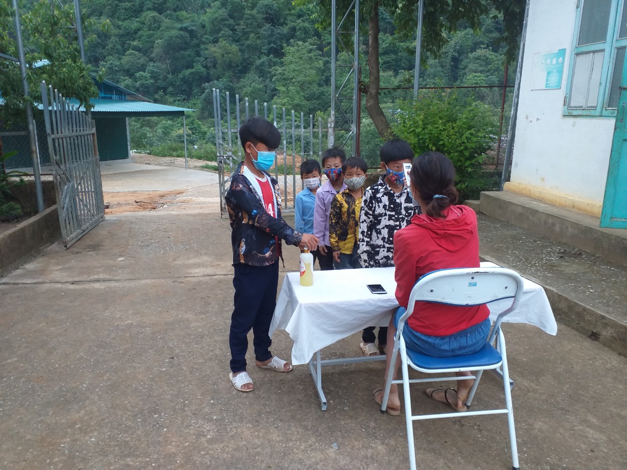 CHUNG TAY ĐẨY LÙI COVID - 19