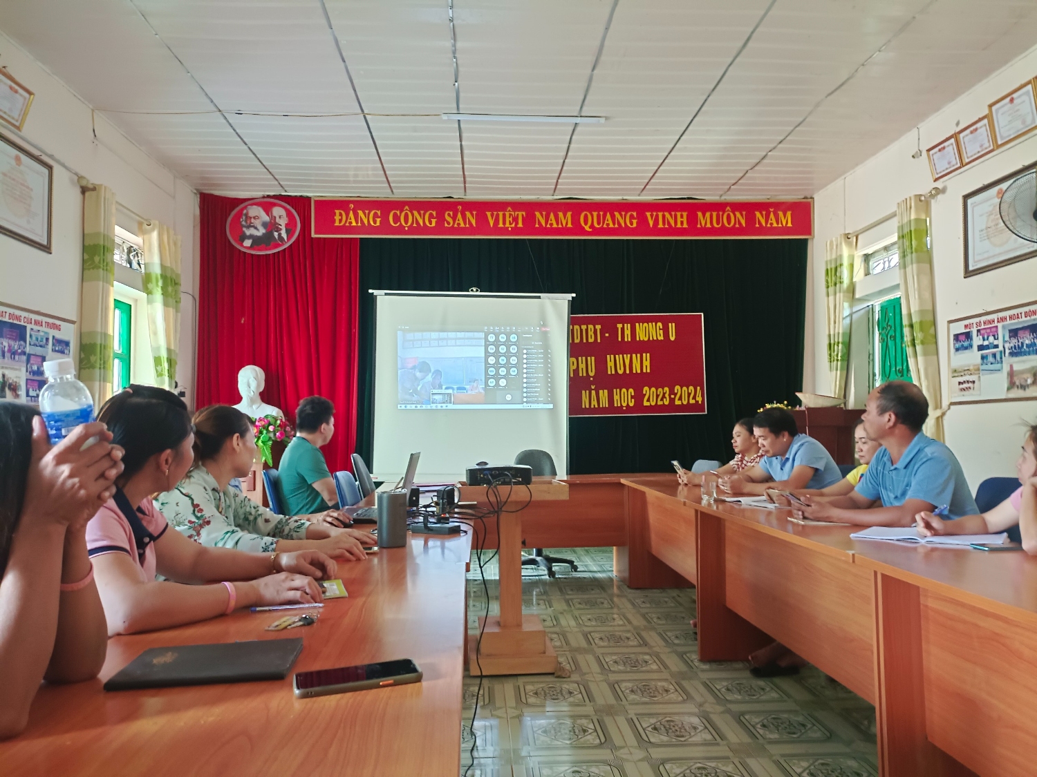 TẬP HUẤN VỀ CÔNG TÁC ĐẢM BẢO AN TOÀN THỰC PHẨM, PHÒNG, CHỐNG NGỘ ĐỘC THỰC PHẨM VÀ BỆNH TRUYỀN QUA THỰC PHẨM CHO BẾP ĂN TẬP THỂ.