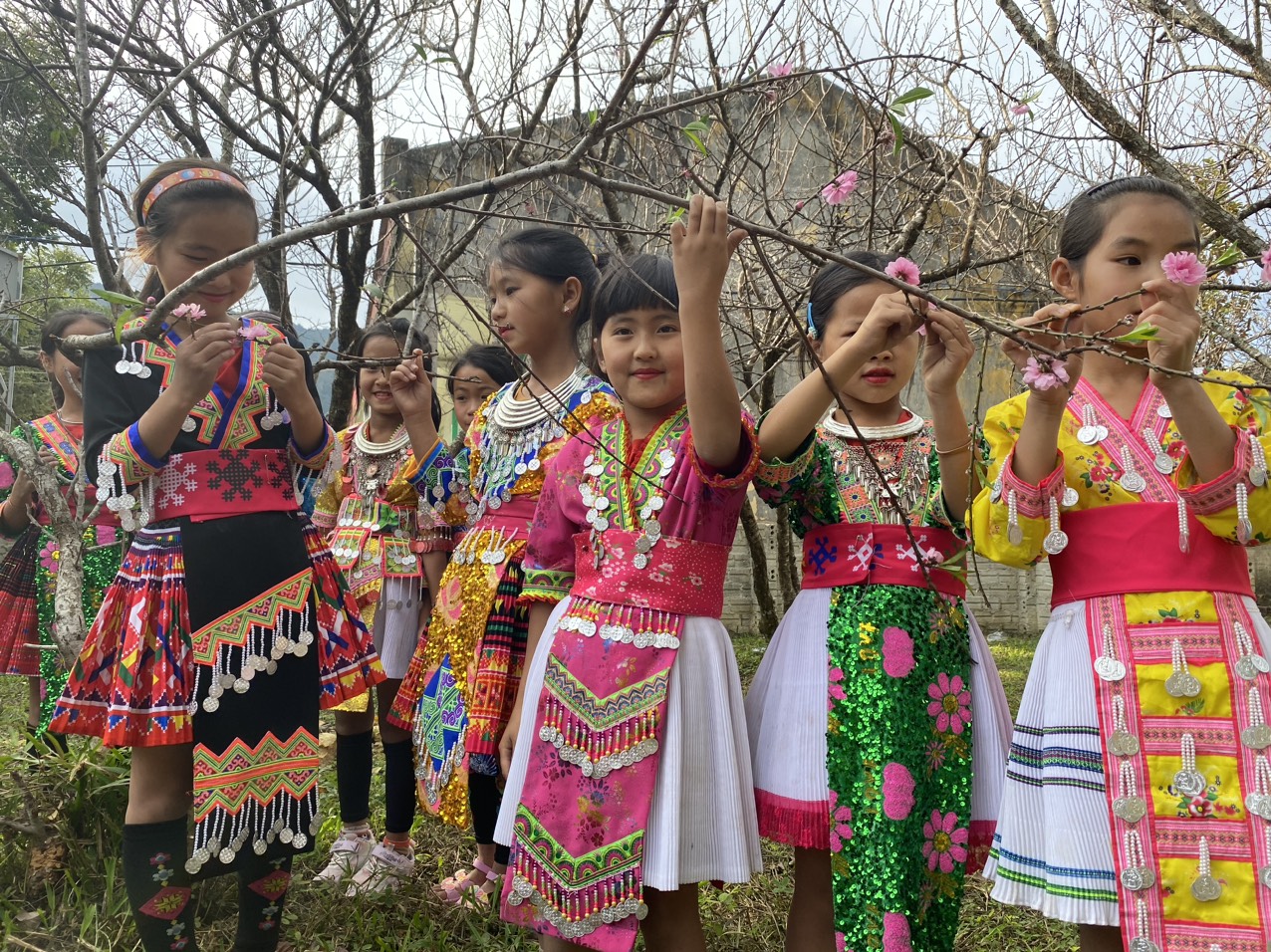 XUÂN VỀ TRÊN BẢN MÔNG