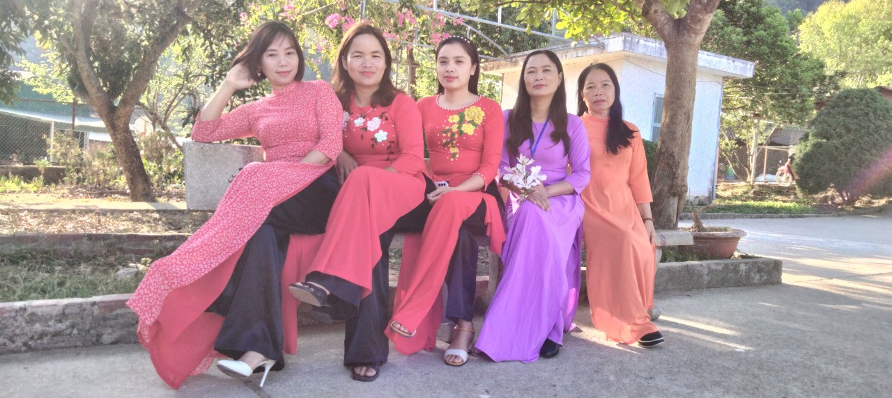 “TUẦN LỄ ÁO DÀI” CHÀO MỪNG NGÀY QUỐC TẾ PHỤ NỮ 8/3 CỦA TRƯỜNG PTDTBT TIỂU HỌC NONG U