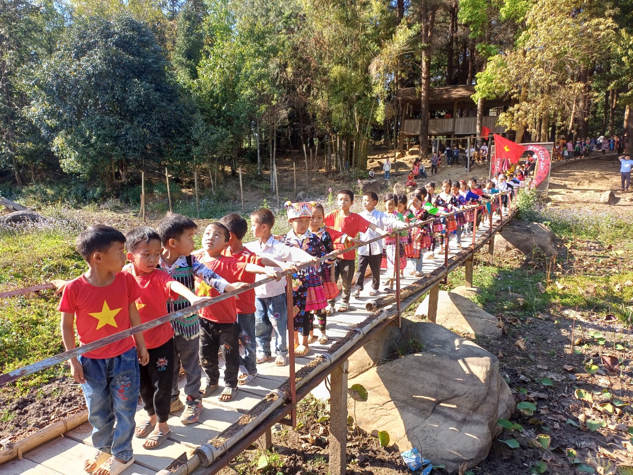 HỌC SINH TRƯỜNG PTDTBT TIỂU HỌC NONG U THAM GIA HOẠT ĐỘNG TRẢI NGHIỆM