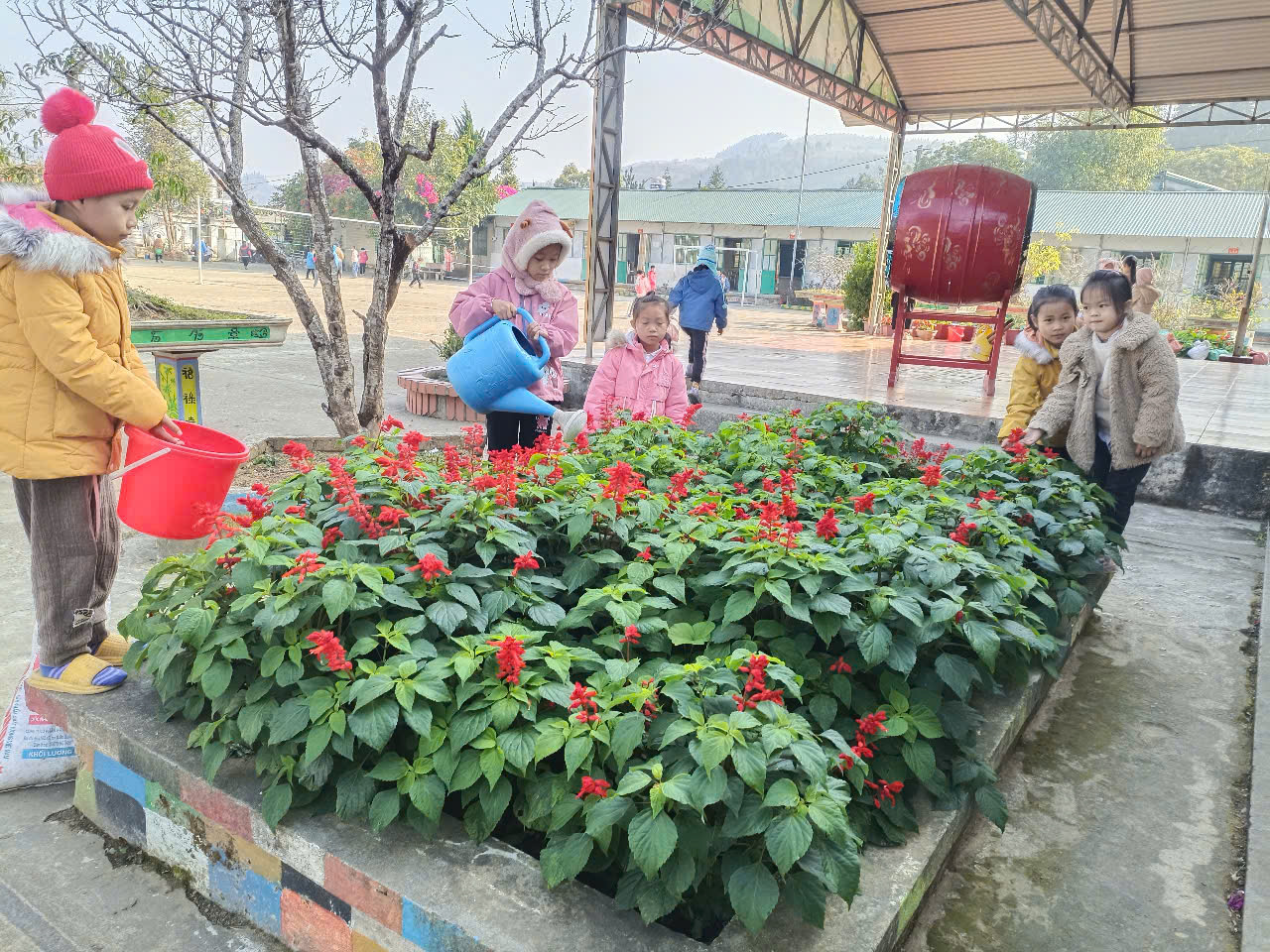HOẠT ĐỘNG XÂY DỰNG LỚP HỌC, TRƯỜNG HỌC  XANH – SẠCH – ĐẸP – AN TOÀN CỦA  HỌC SINH