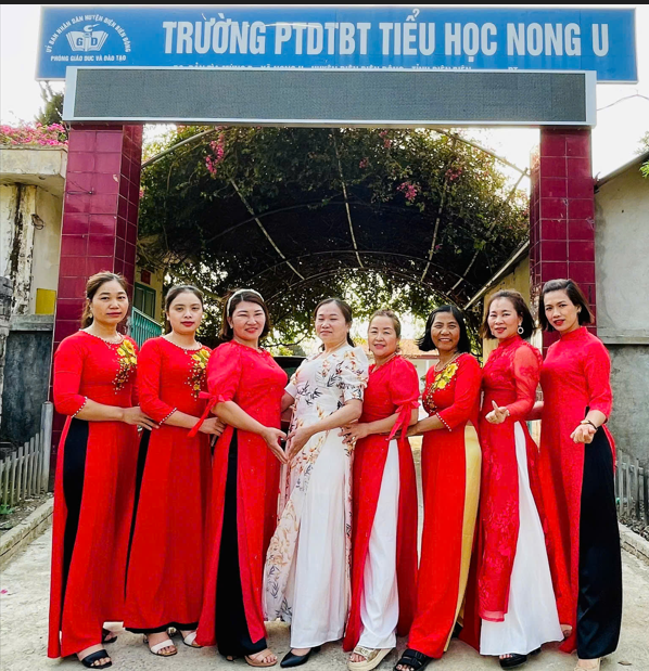 Ngày 8/3/2025: Tập thể cô giáo rạng rỡ trong bộ ảnh áo dài truyền thống